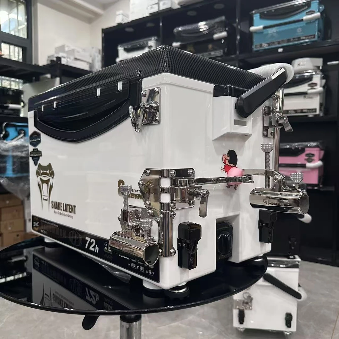 雷臣2900E八周年钓箱配君田X5幻影不锈钢六件套背带加深方盒