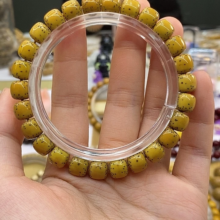 星月菩提吊坠98原生态鸡油黄贯穿通体大留白小细星