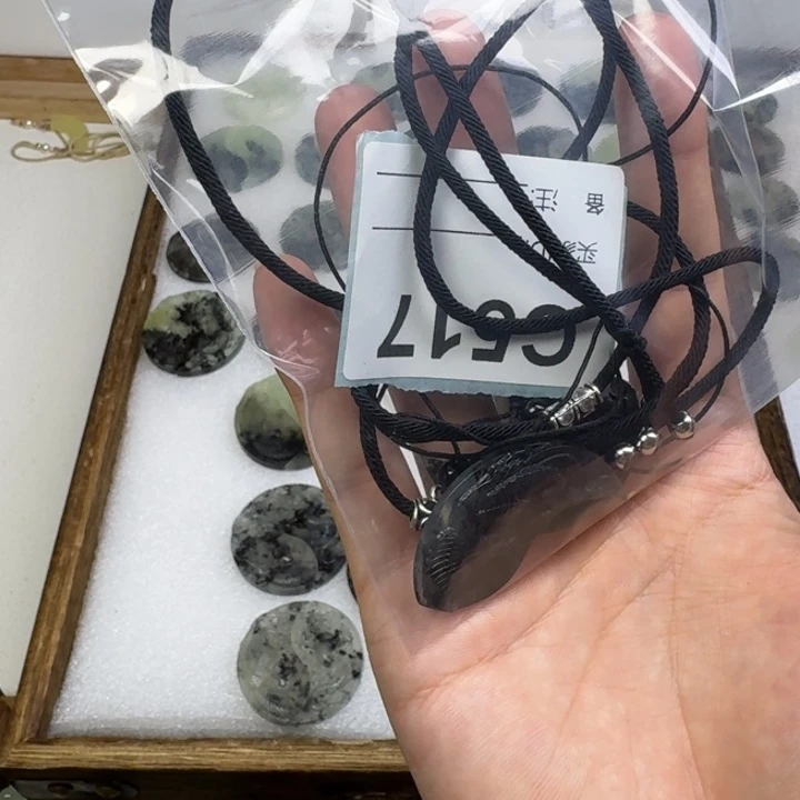 众***生蛇纹石玉未镶嵌项链