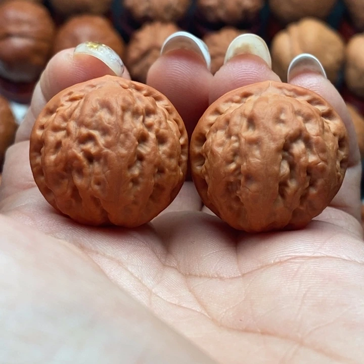 核桃精品文玩核桃手捻玉石方樽