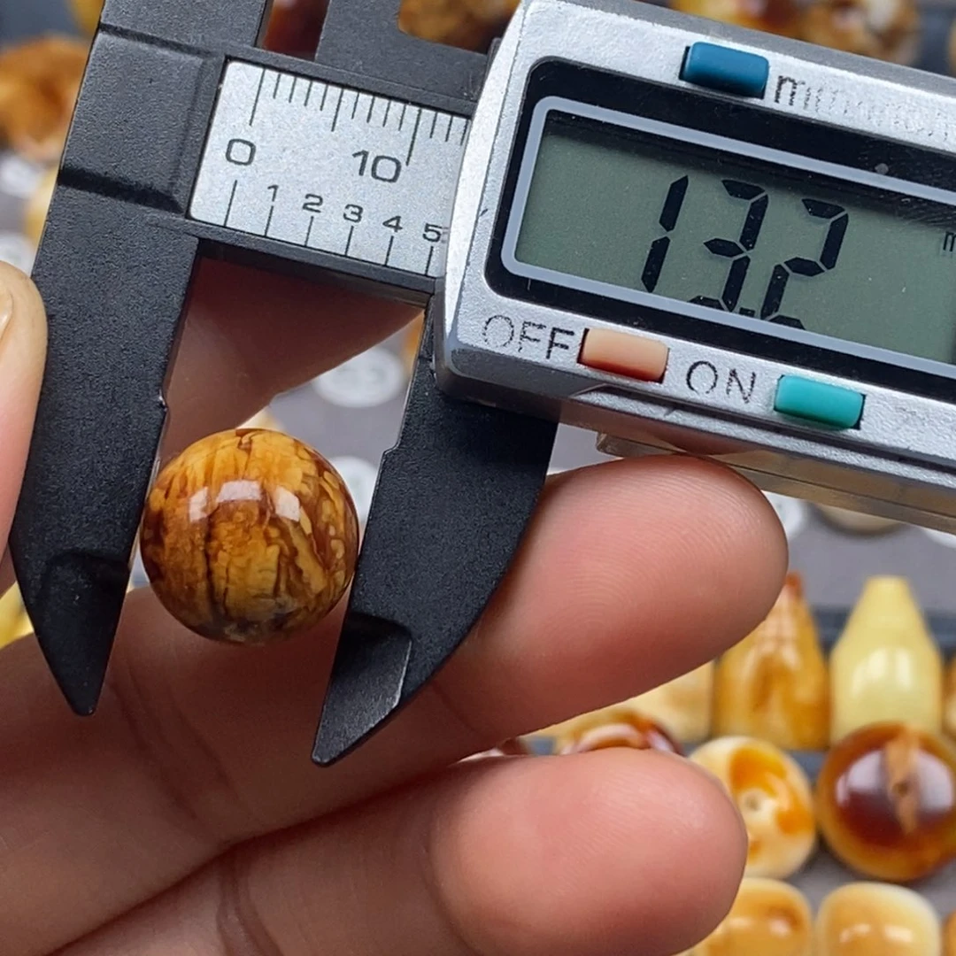 琥珀颈饰未镶嵌圆珠