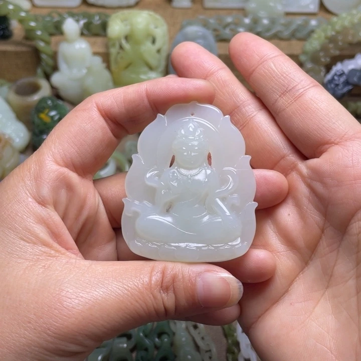 金***生和田玉未镶嵌颈饰