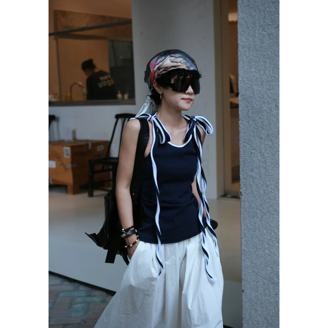 蓝白撞色飘带背心