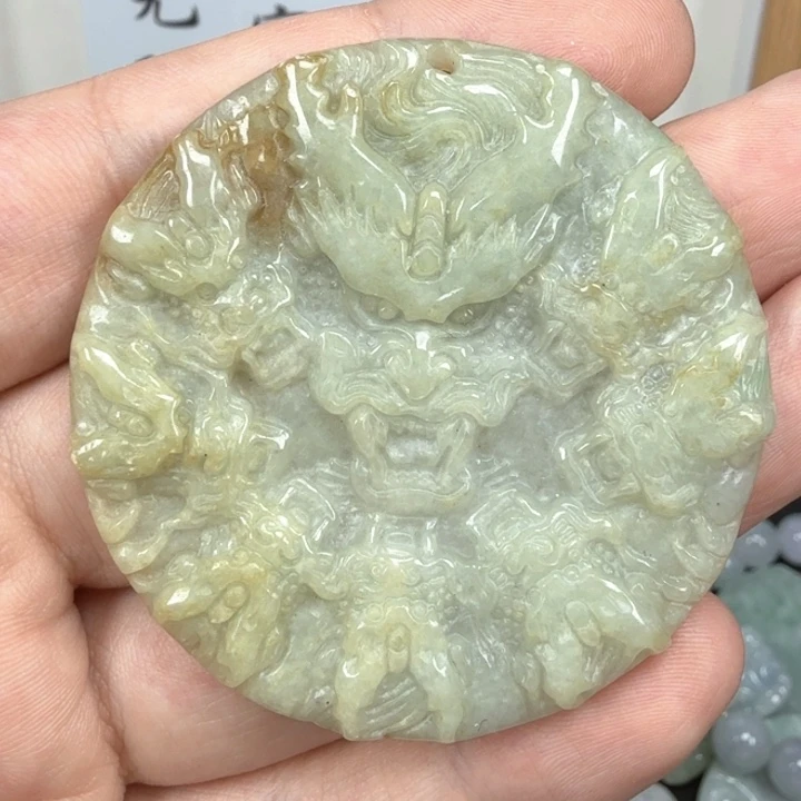 翡翠挂件未镶嵌翡翠