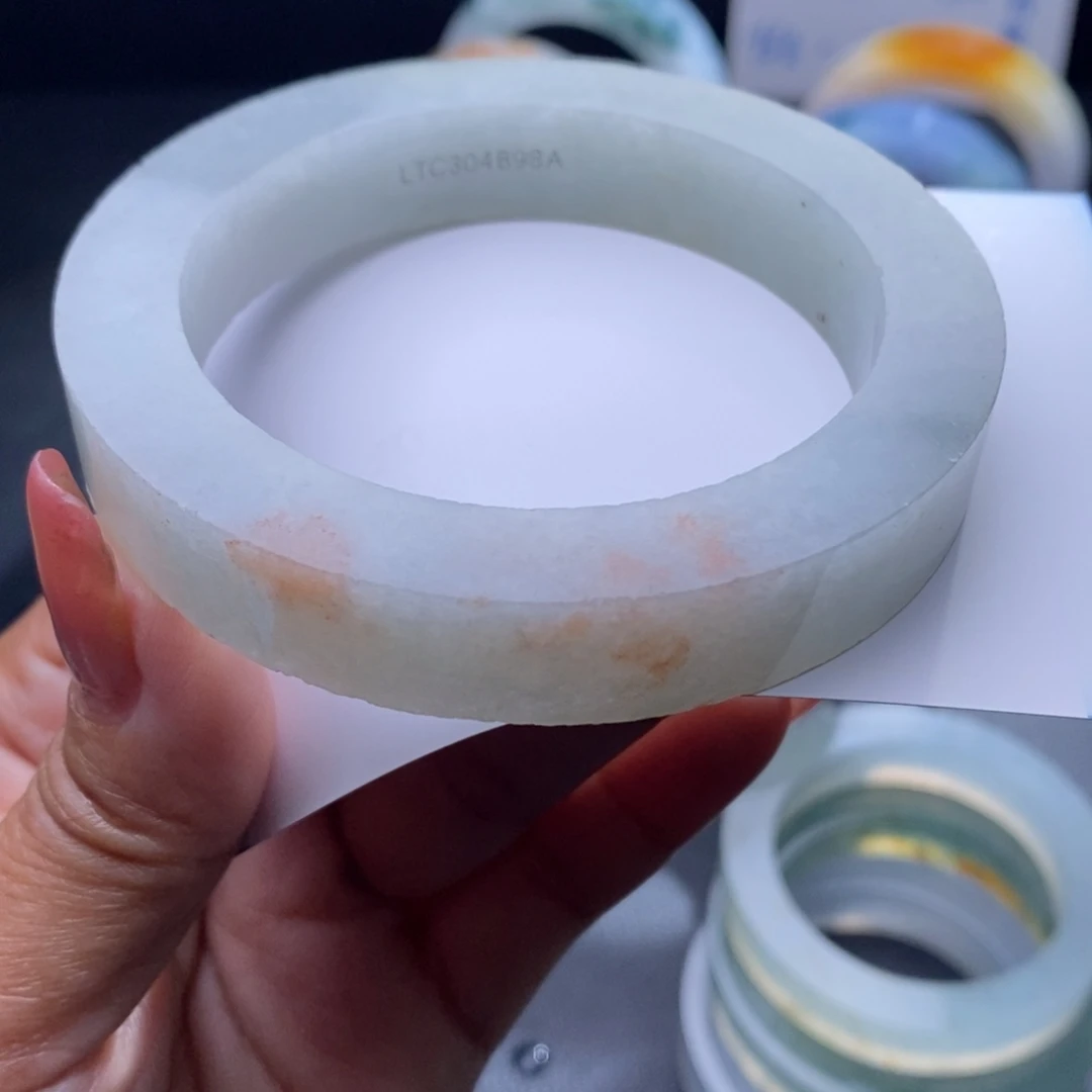 定制翡翠未镶嵌翡翠手镯