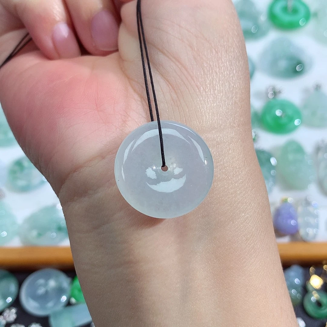 颈饰18K金镶嵌翡翠平安扣