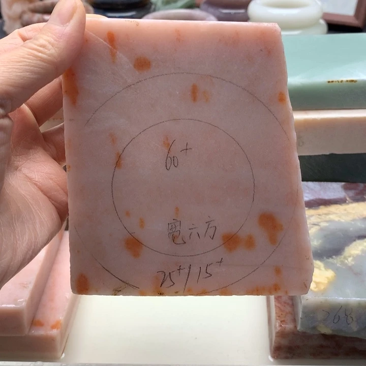 俏***俏石英岩玉未镶嵌手镯