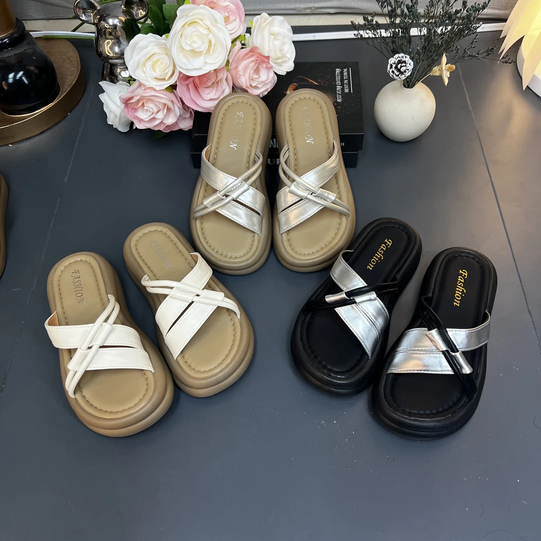 2025时尚防滑夏季韩版松糕跟休闲风一字拖薄款罗马风格胶粘鞋