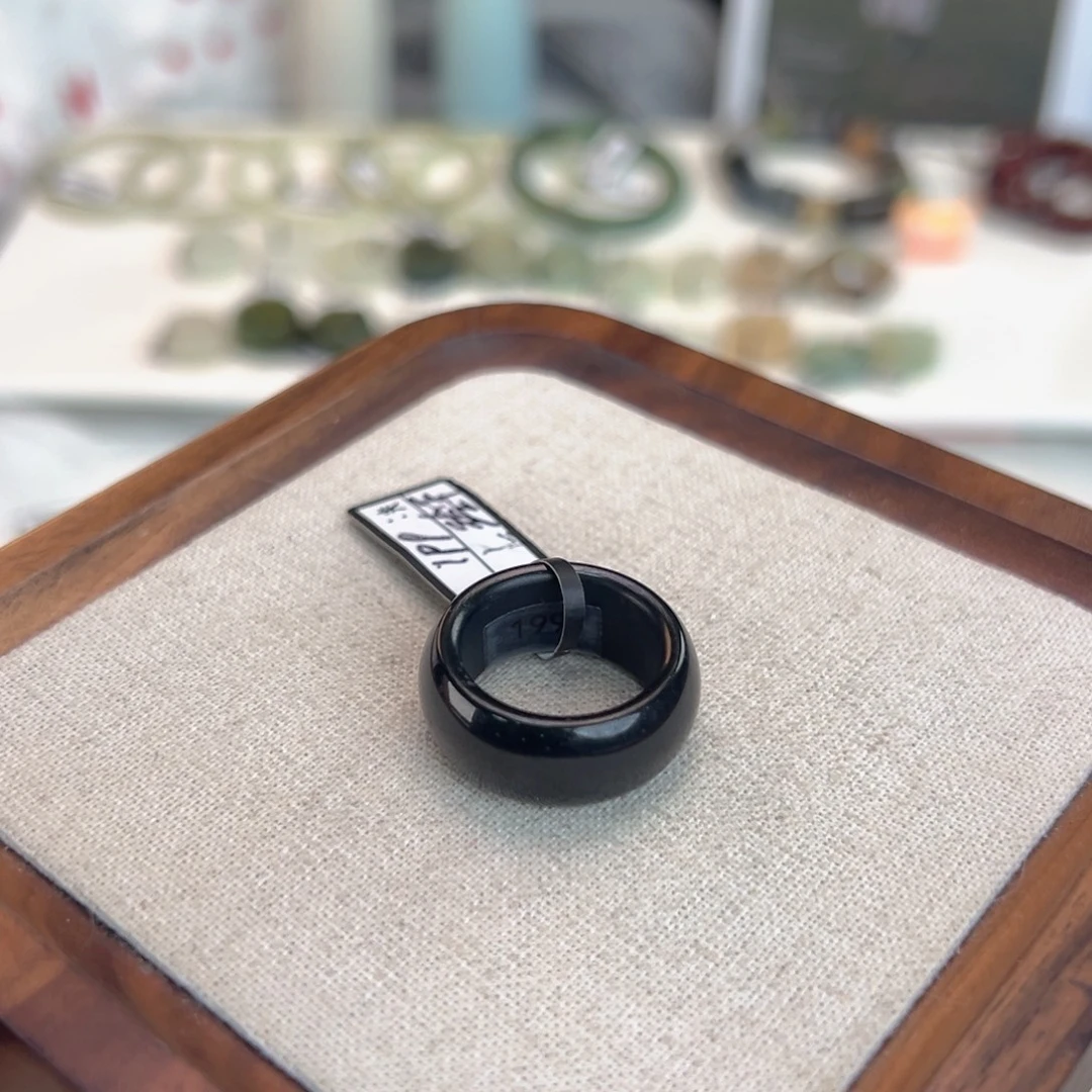 和田玉（糖玉）未镶嵌戒指N10墨青轮胎直径17.6不退换