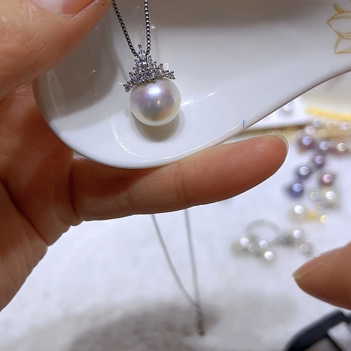 淡水珍珠白珠银色冰雪女王吊坠银S925镶嵌