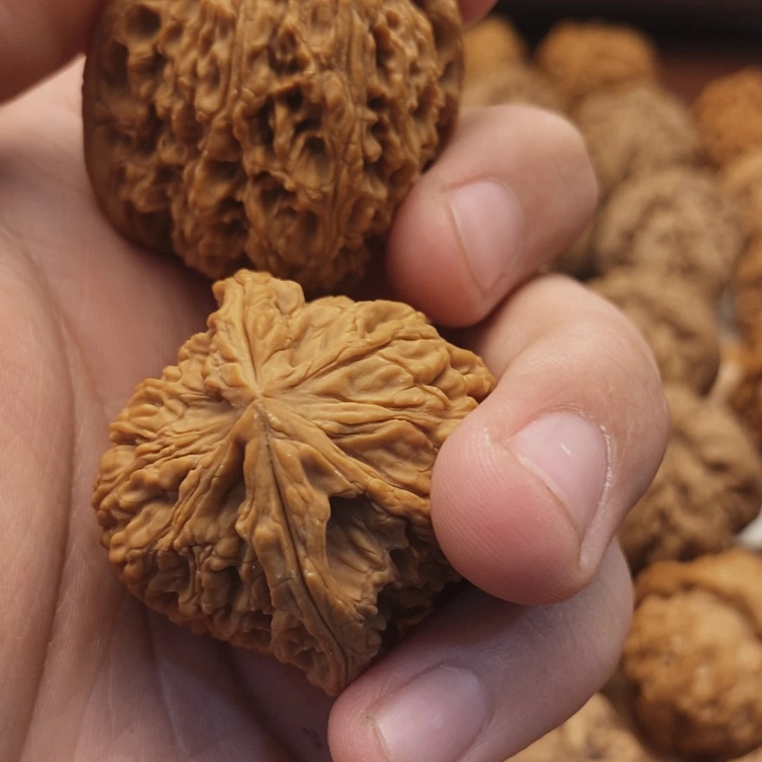 文玩核桃吊坠泅****╲南南江10