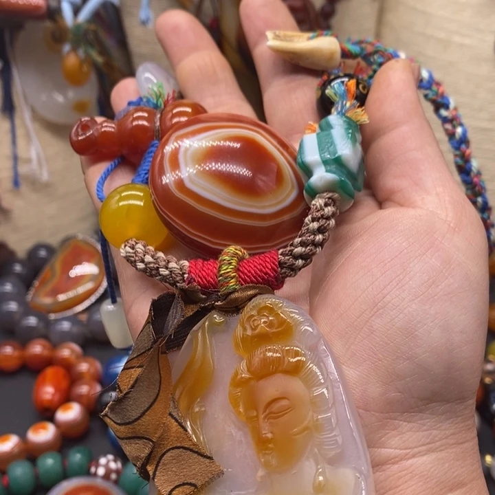 玛瑙/玉髓颈饰未镶嵌三****咪