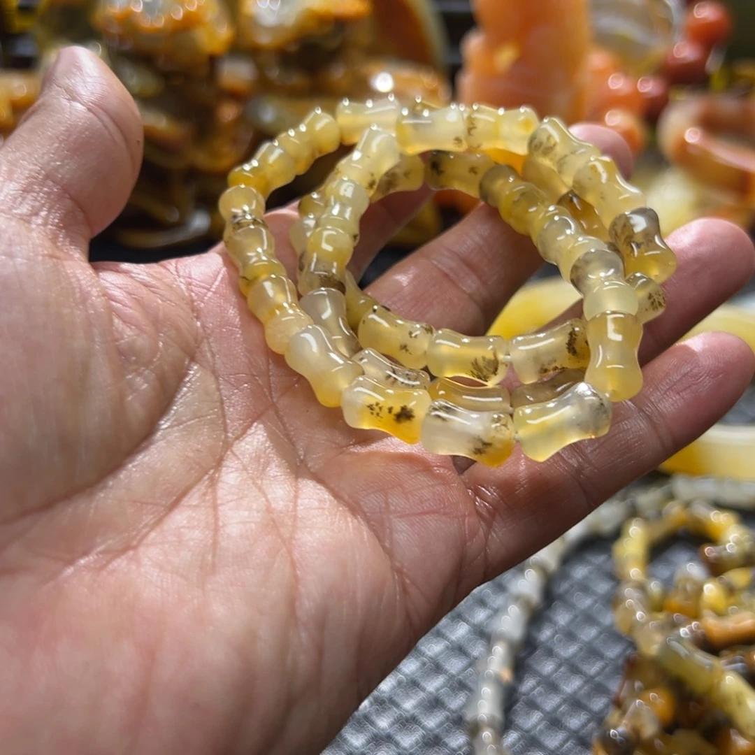 石英质玉未镶嵌颈饰