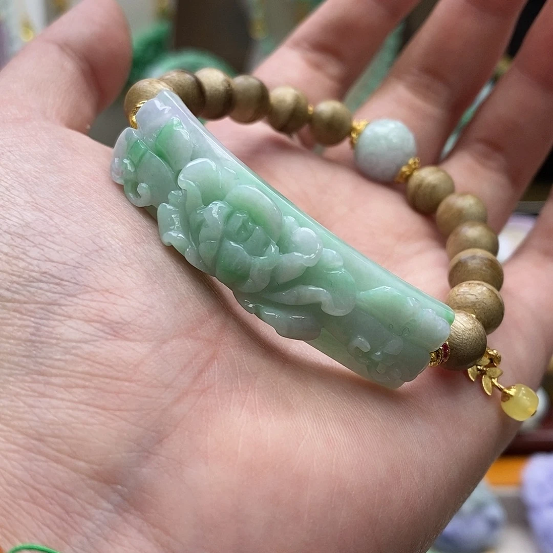 翡翠未镶嵌颈饰手链