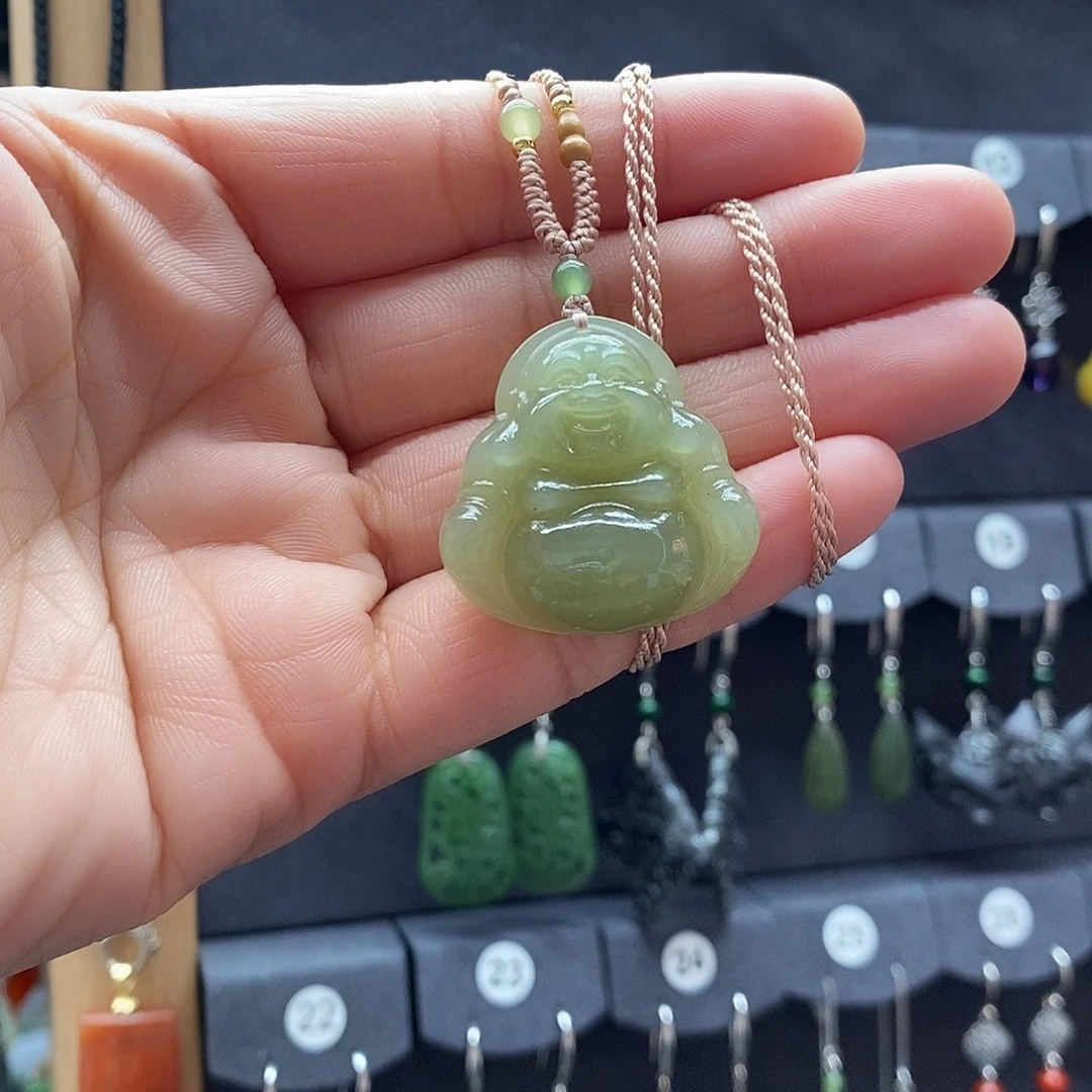 央***和田玉未镶嵌颈饰