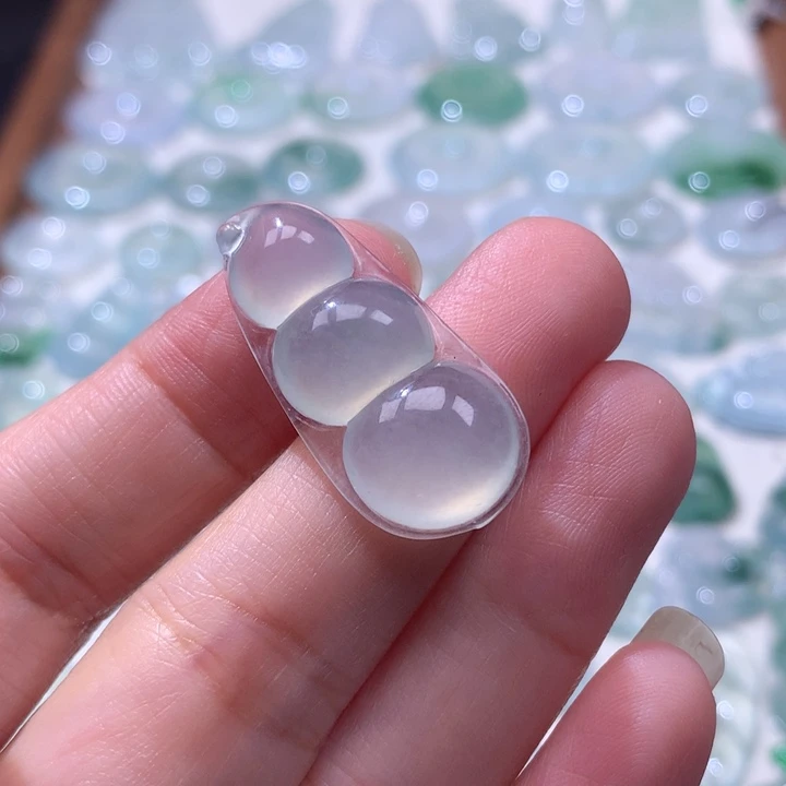颈饰未镶嵌翡翠冰种福豆
