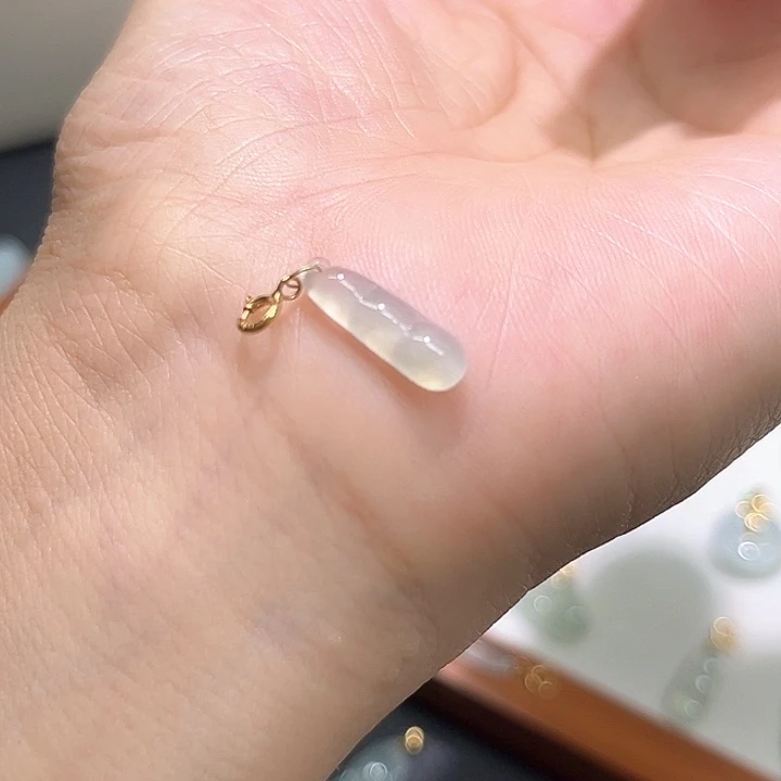 颈饰18K金镶嵌翡翠