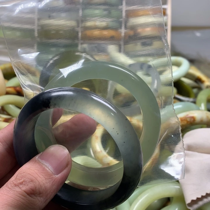 蛇纹石玉手镯未镶嵌天*