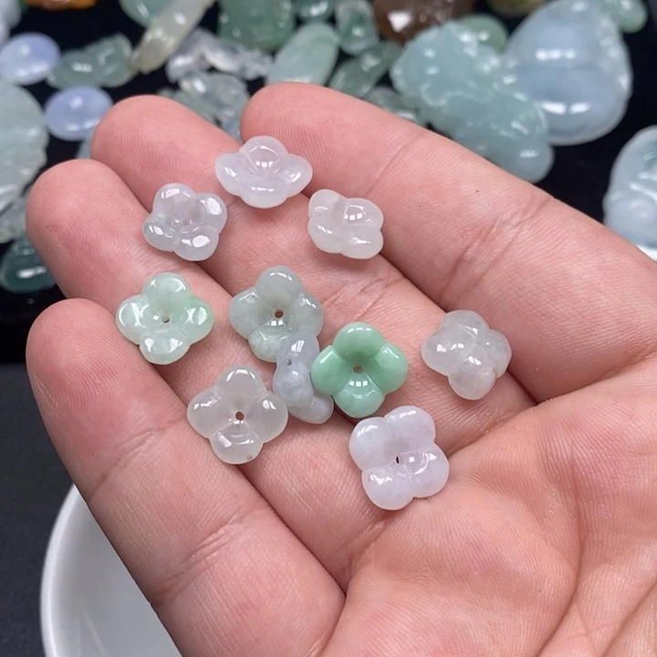 翡翠未镶嵌颈饰翡翠首饰