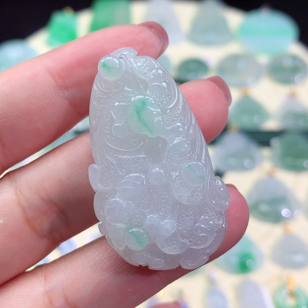 翡翠未镶嵌颈饰白菜