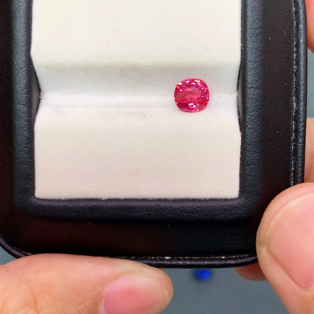 裸石未镶嵌尖晶石1.05克拉吉尔德大证纳米亚绝地