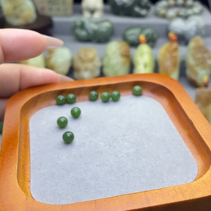 充***和田玉未镶嵌颈饰