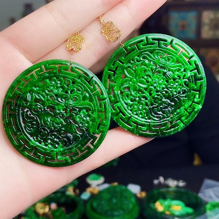 翡翠18K金镶嵌颈饰多样性