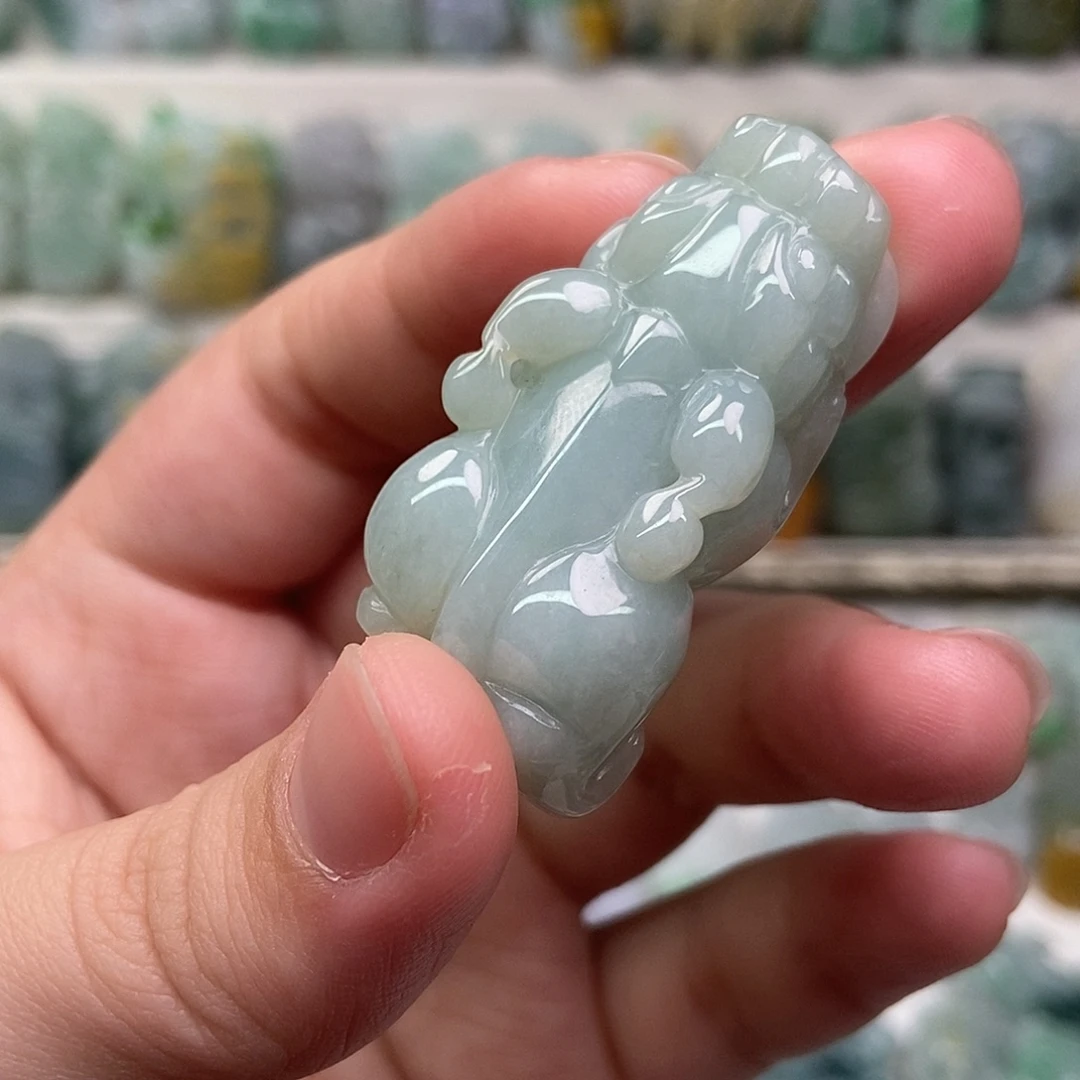 翡翠未镶嵌吊坠(赠链)