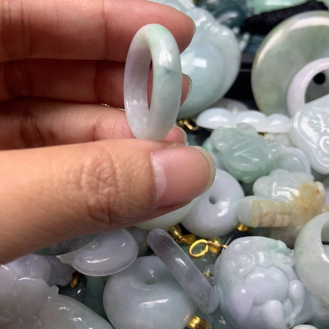 翡翠颈饰未镶嵌天然翡翠