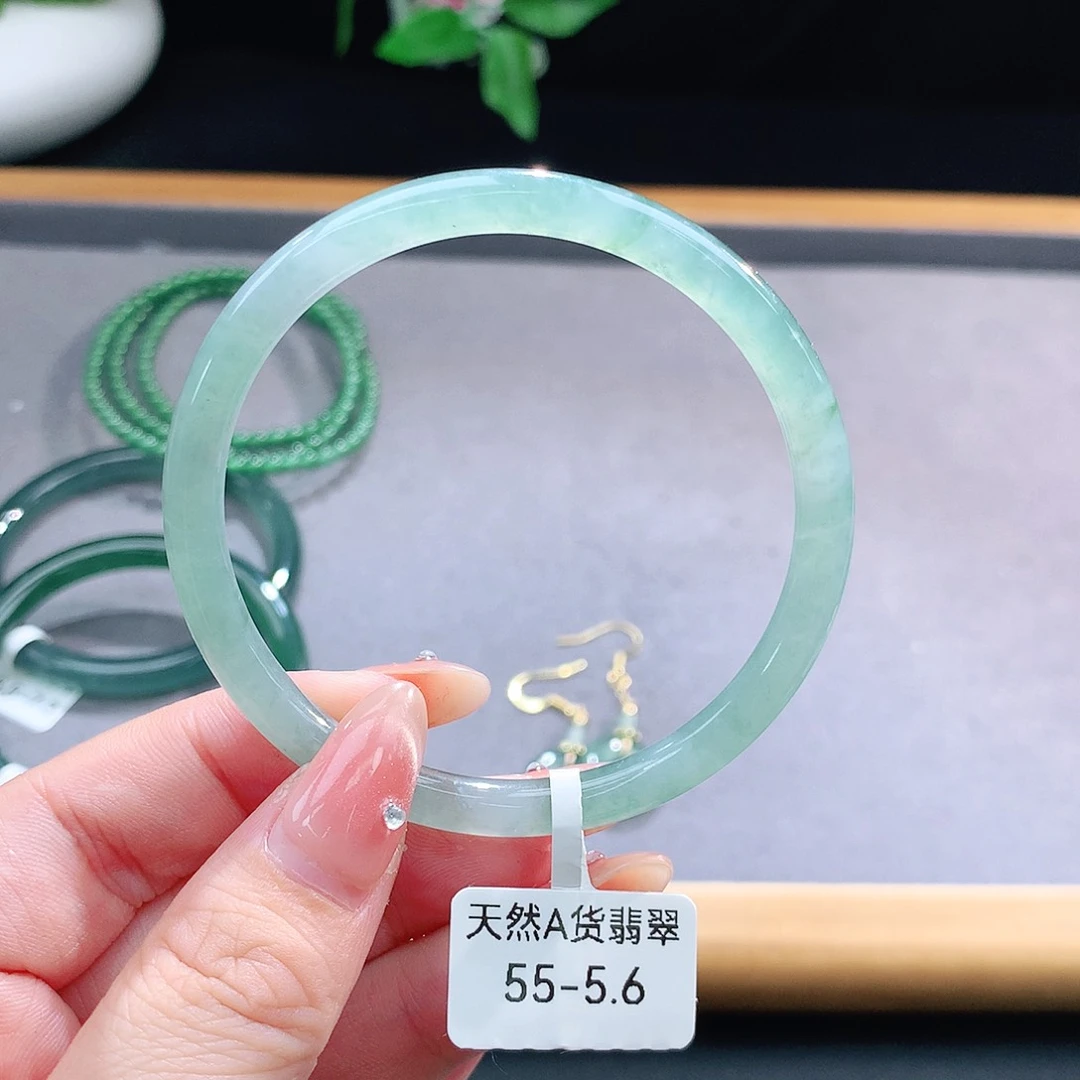 未镶嵌手镯（圆镯）翡翠