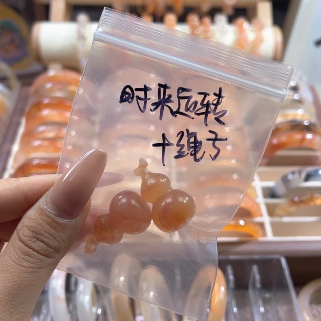 合金颈饰玛瑙/玉髓时**转