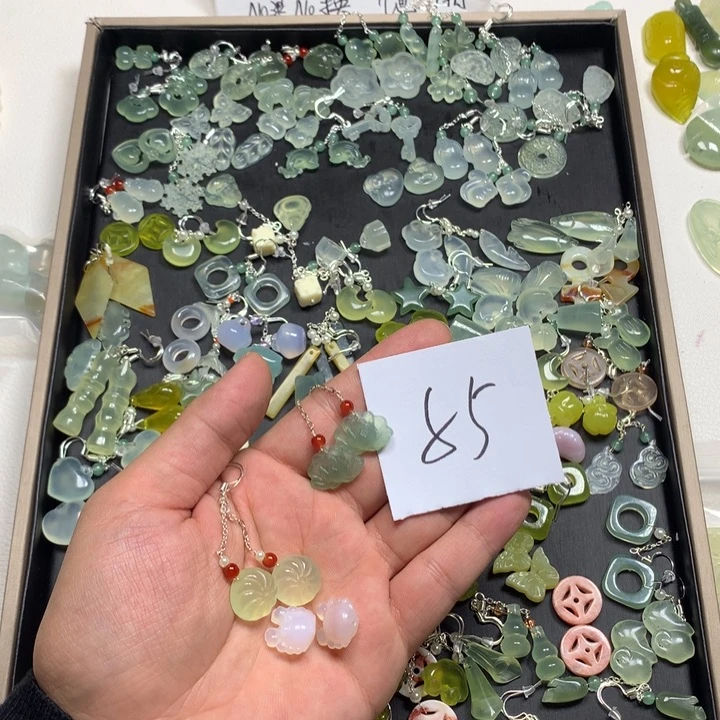 团***0蛇纹石玉合金耳钉