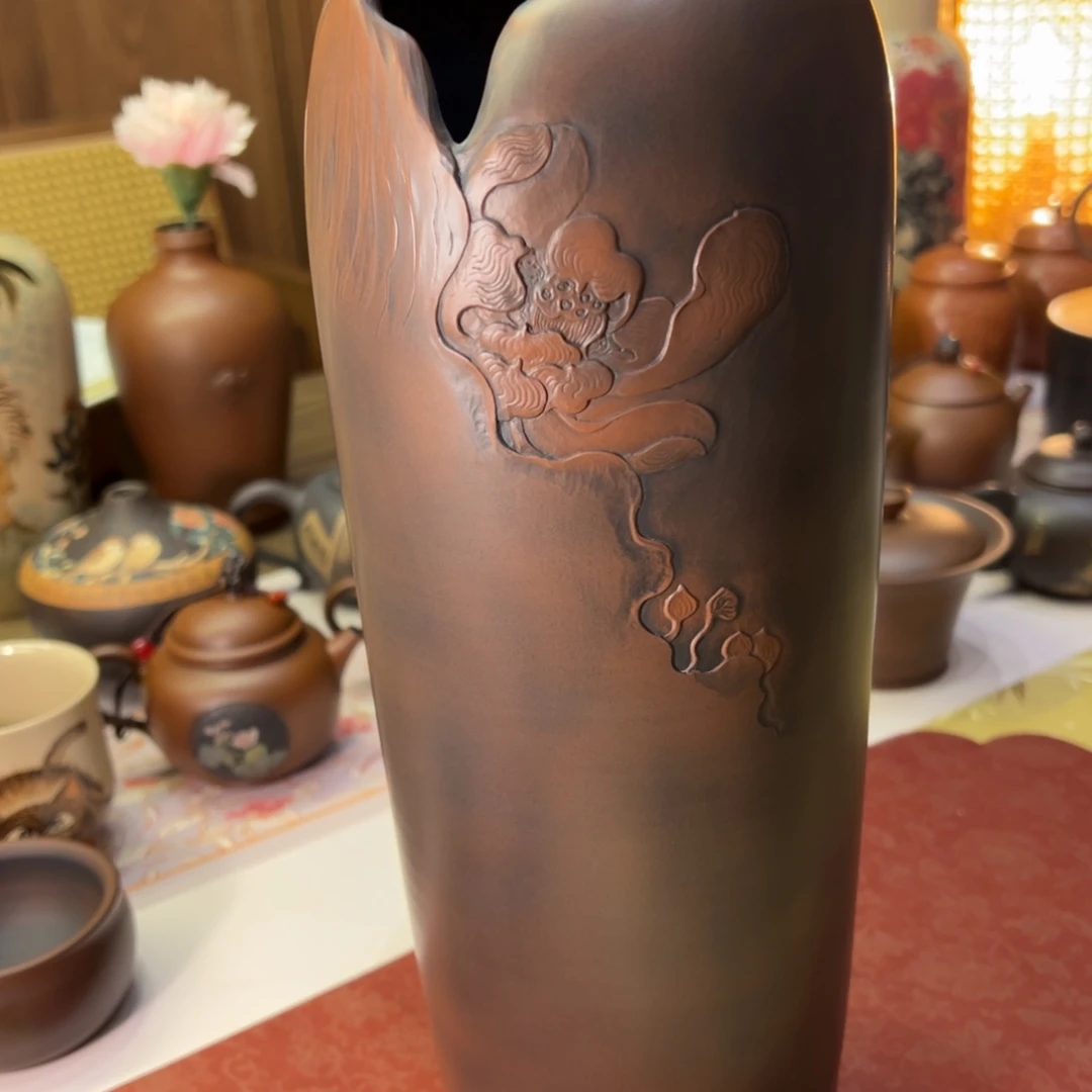 创***姚建水紫陶浮雕花瓶