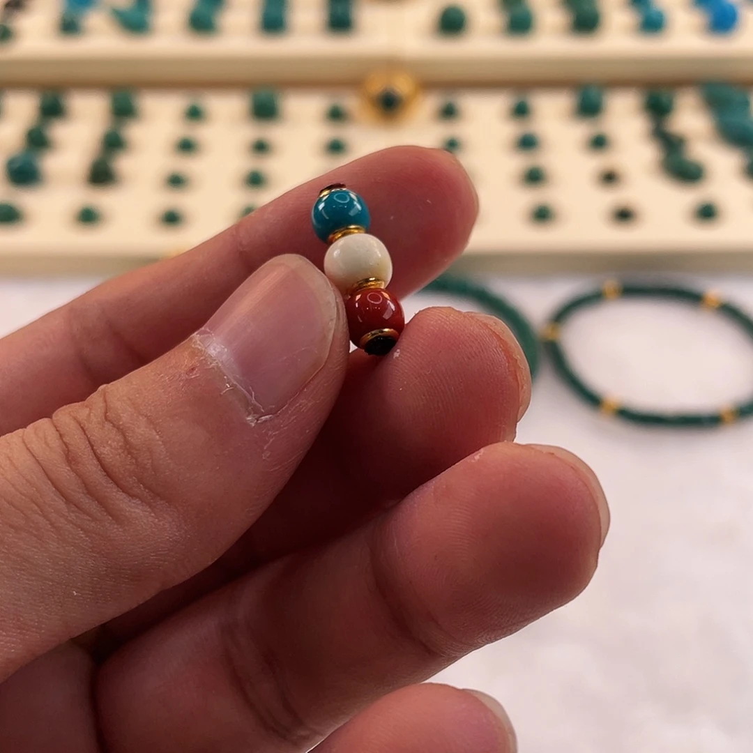 绿松石未镶嵌颈饰