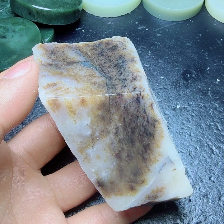 和田玉（糖玉）未镶嵌珠宝奇石