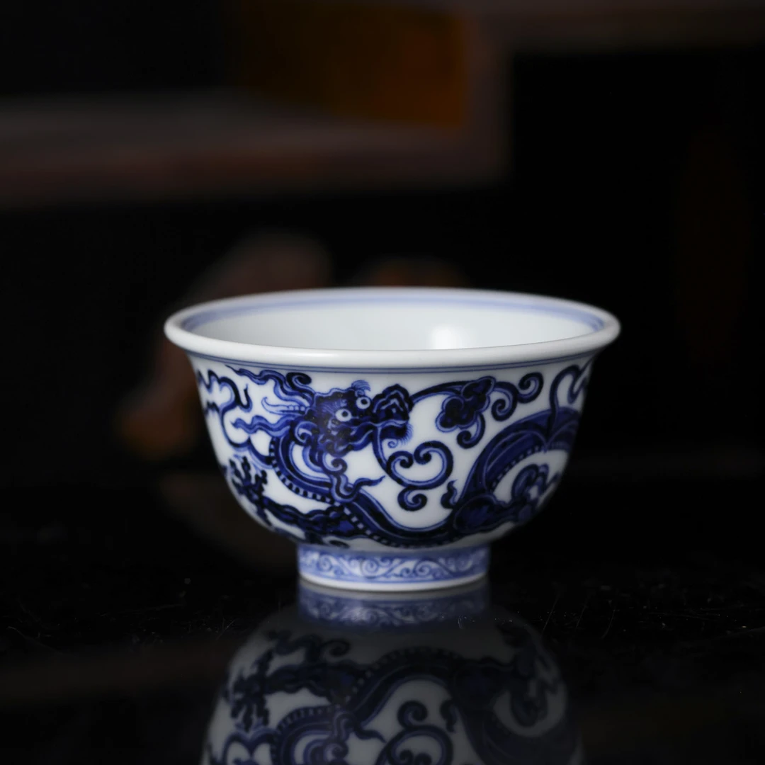春风祥玉-青花螭龙纹压手杯