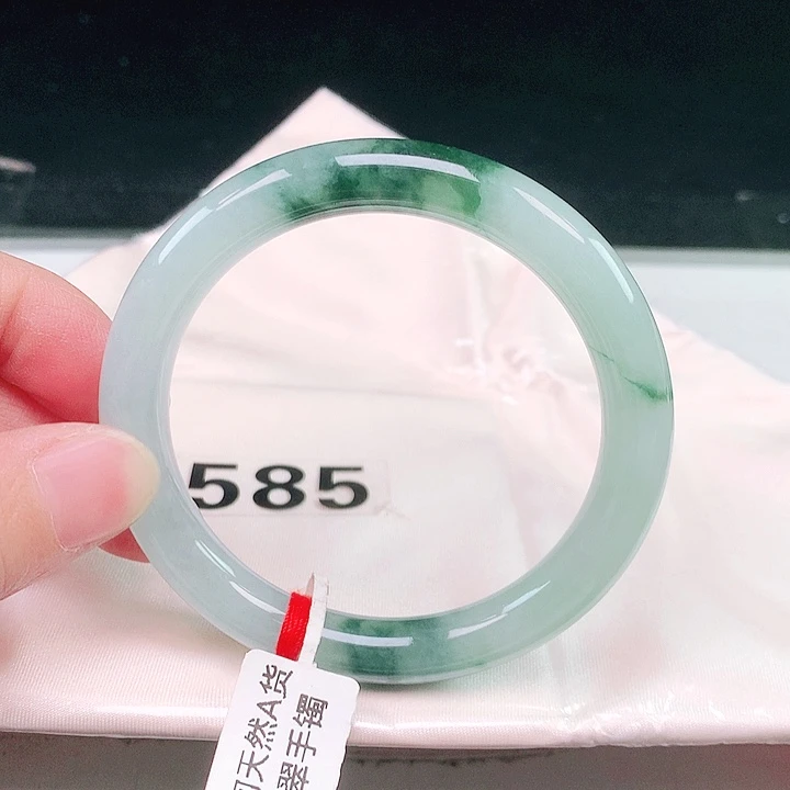 翡翠未镶嵌手镯（圆镯）585
