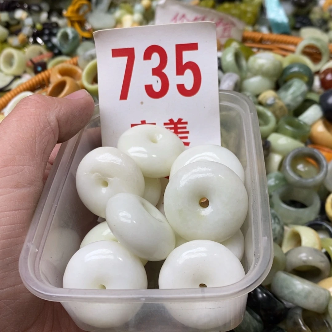 蛇纹石玉挂坠未镶嵌