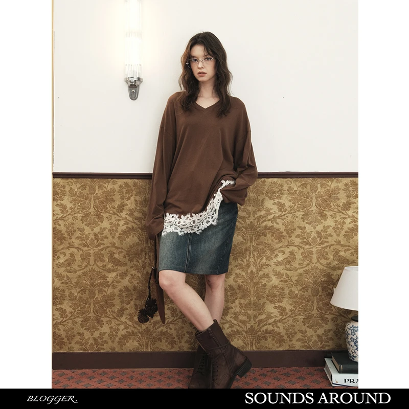 2025浪漫初春原创设计 流浪系列蕾丝下摆V领T恤 SOUNDS AROUND