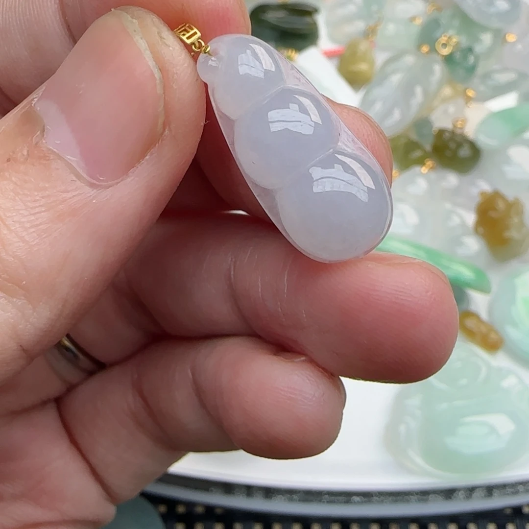 【闪购商品】翡翠颈饰18K金镶嵌福豆