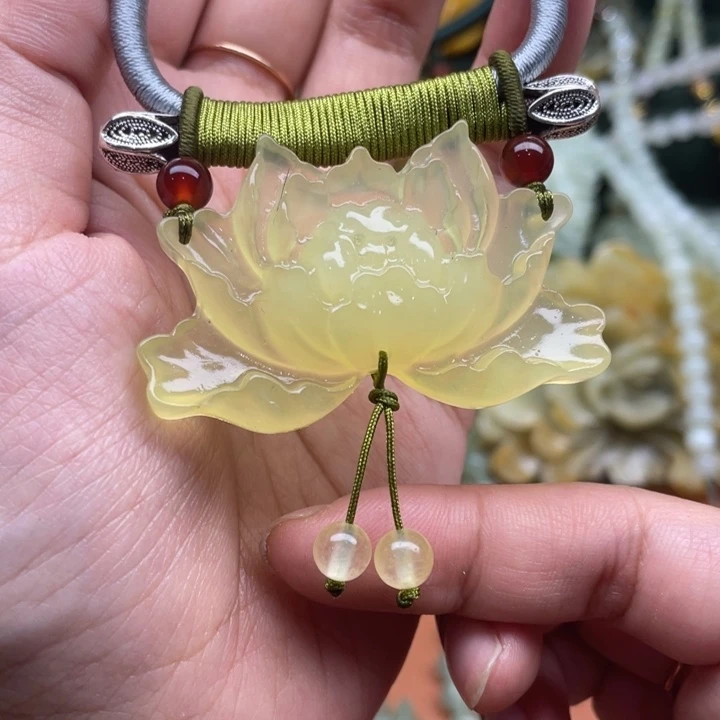 蛇纹石玉吊坠合金