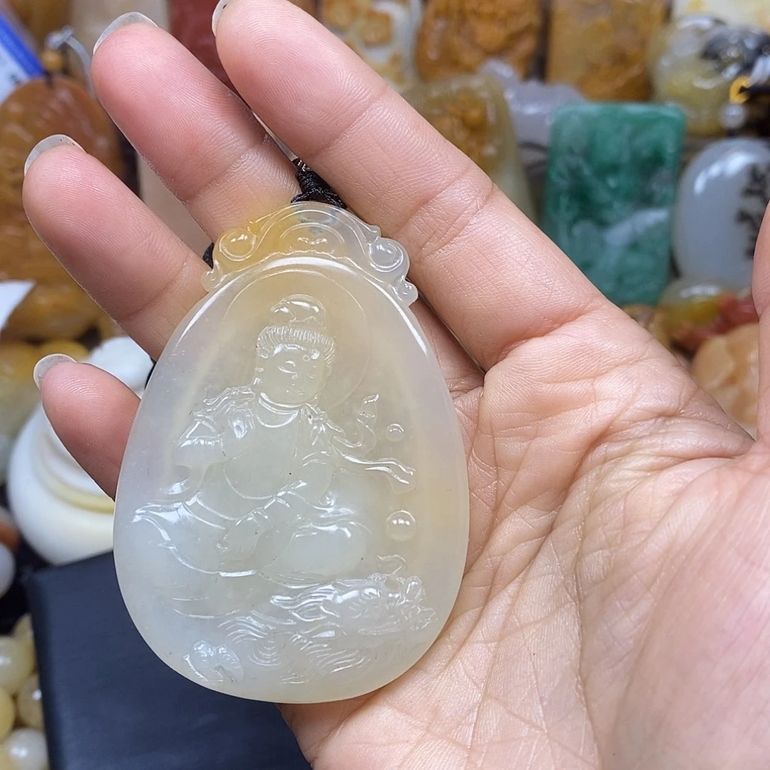 石英质玉（黄龙玉）颈饰未镶嵌