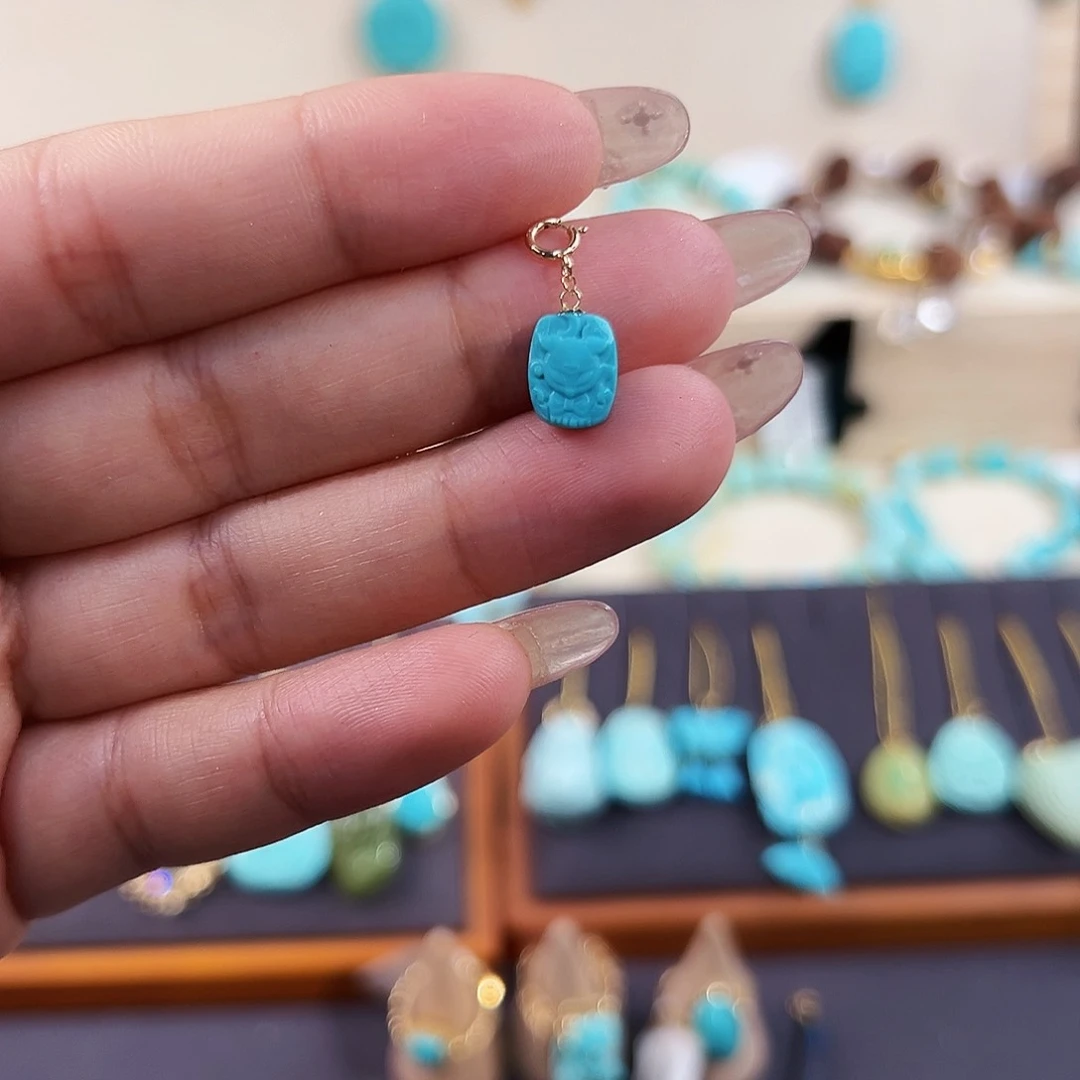 绿松石18K金镶嵌九尾狐小滴溜