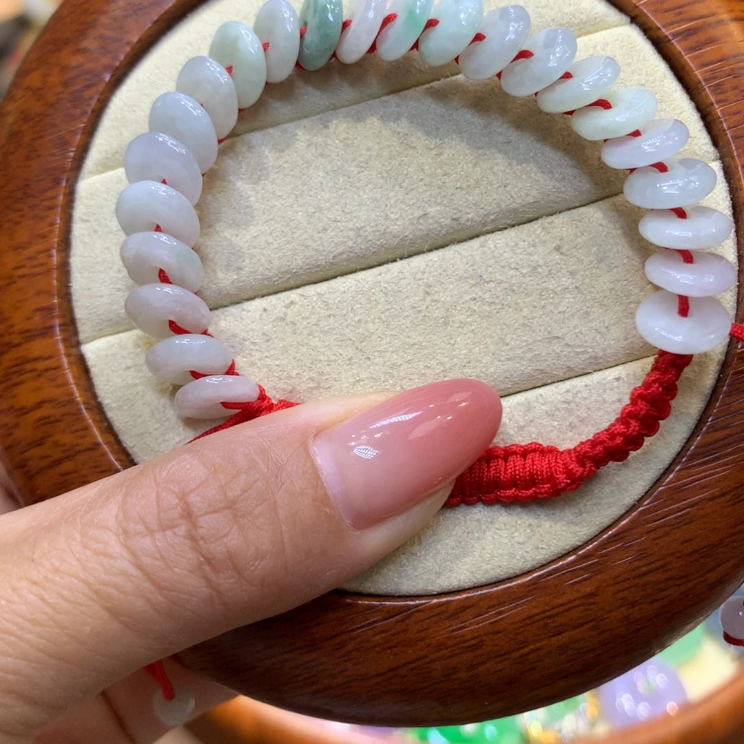 贵***姐颈饰未镶嵌翡翠翡翠