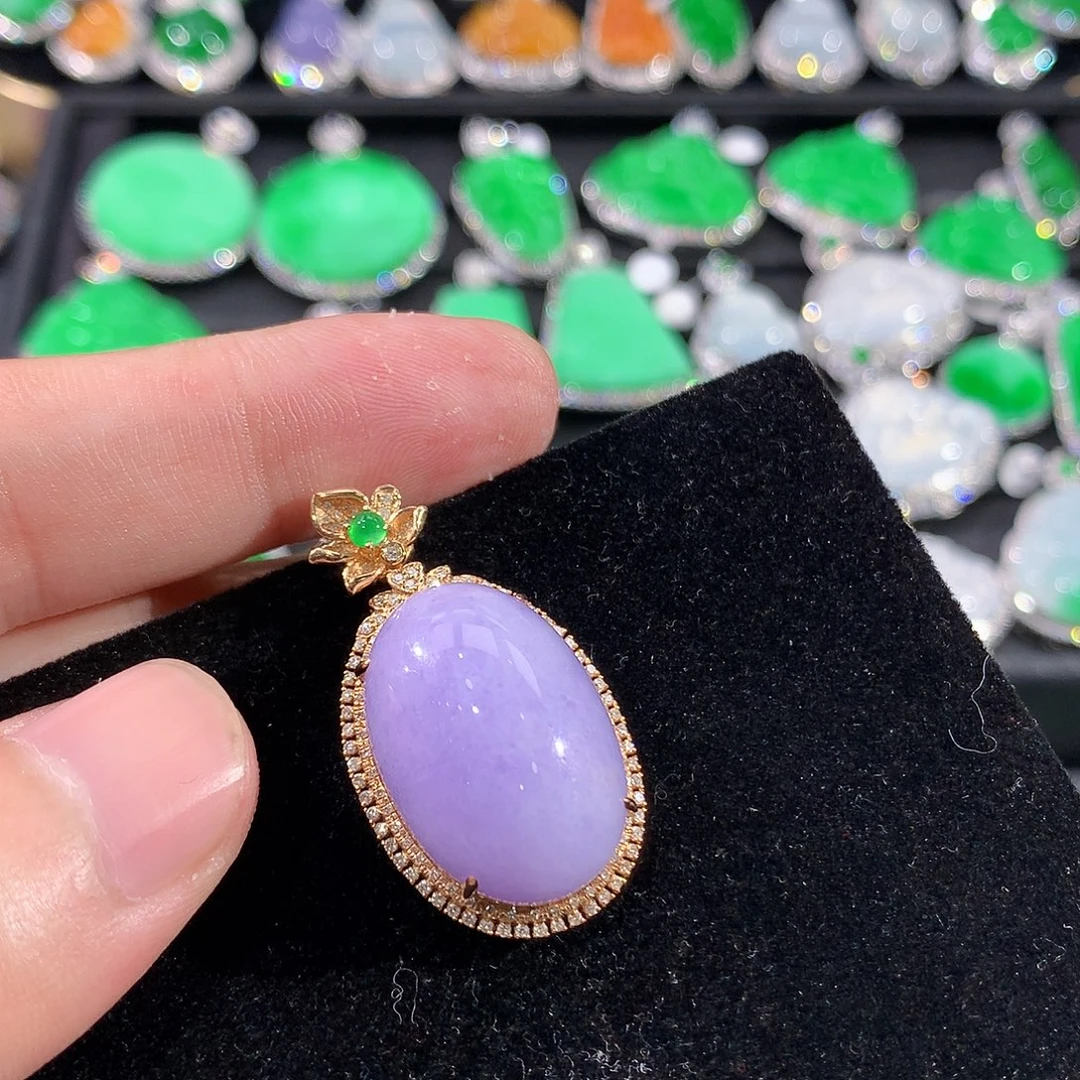 翡翠18K金镶嵌颈饰