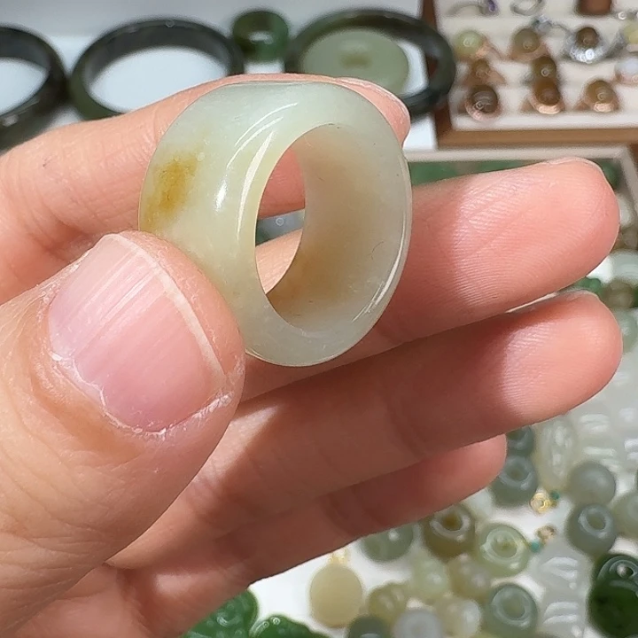 和田玉（糖玉）未镶嵌戒指16.8内径