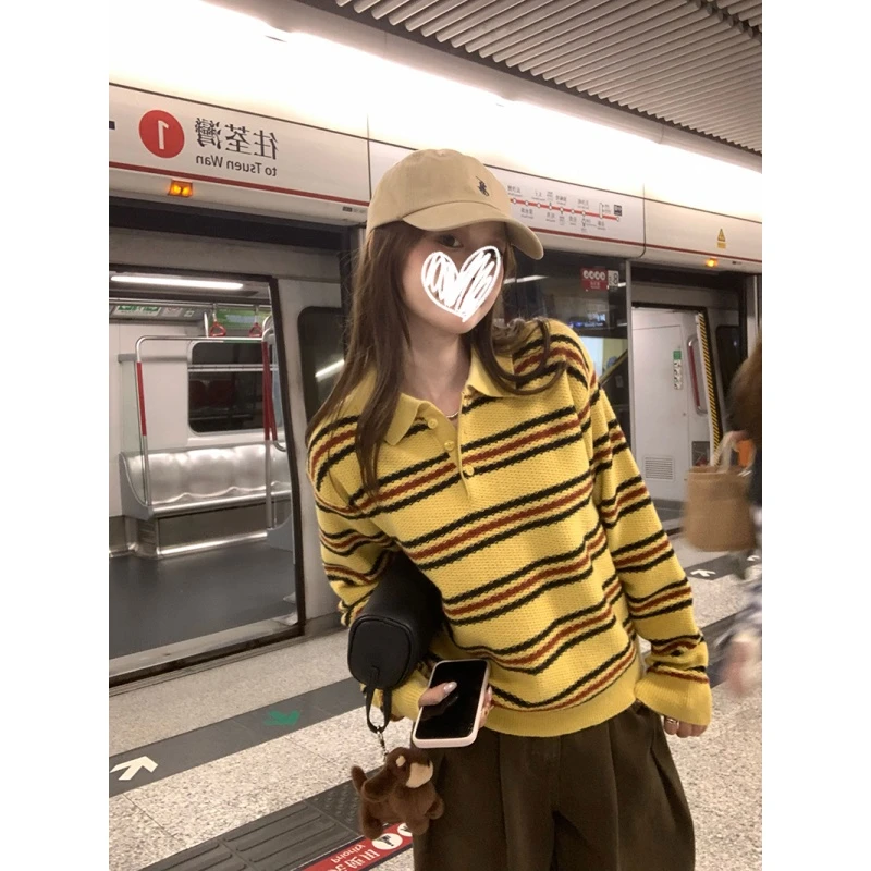 法式慵懒高级感黄色条纹毛衣针织衫氛围感穿搭早秋宽松polo领上衣