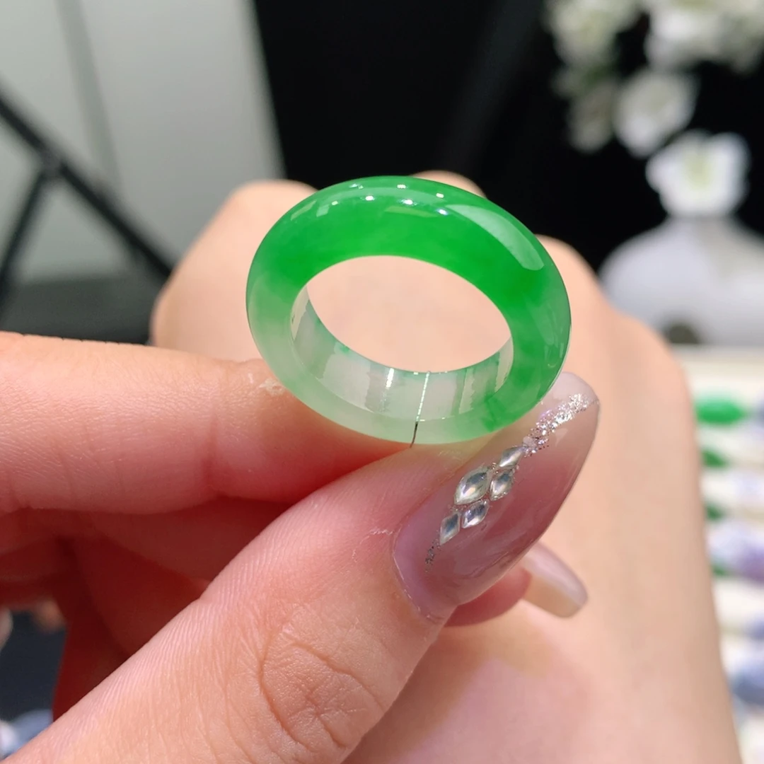 翡翠未镶嵌戒指翡翠
