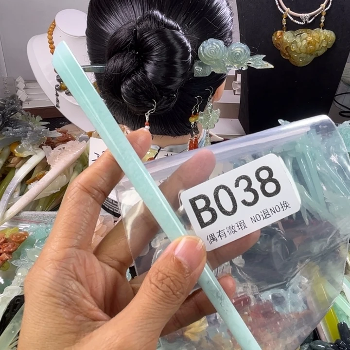 未镶嵌岫玉耳钉葡**?