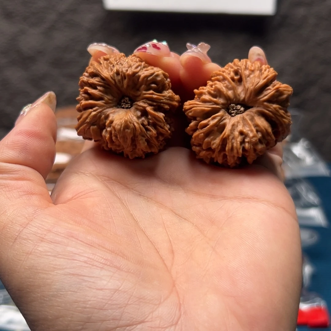 十***一文玩核桃把件南疆37异形37黄